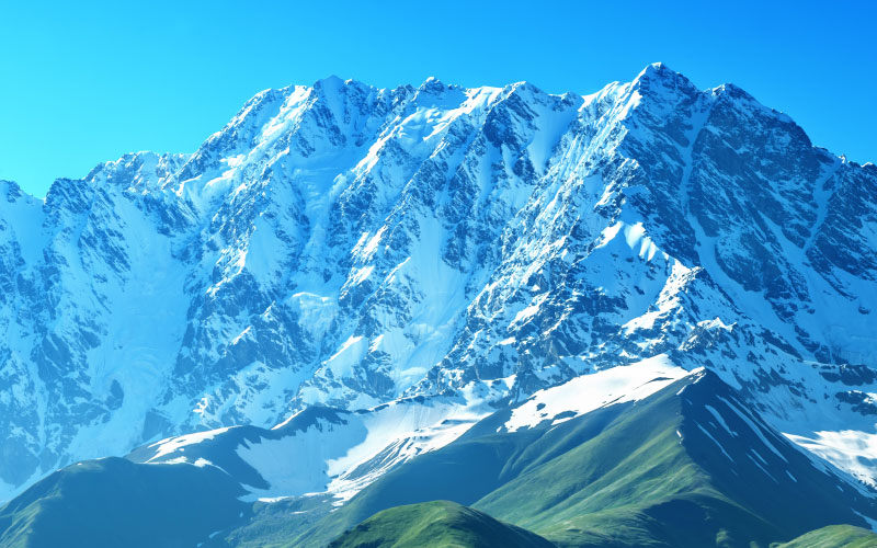 Majesting mountain peaks